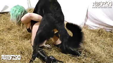 Woman has sex with dog