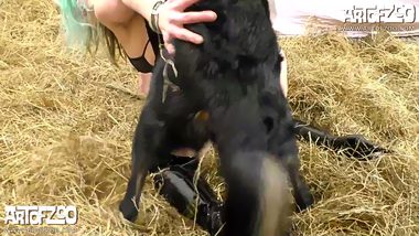 Woman has sex with dog